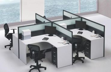 多樣的企業(yè)員工辦公桌我們要怎么選擇？